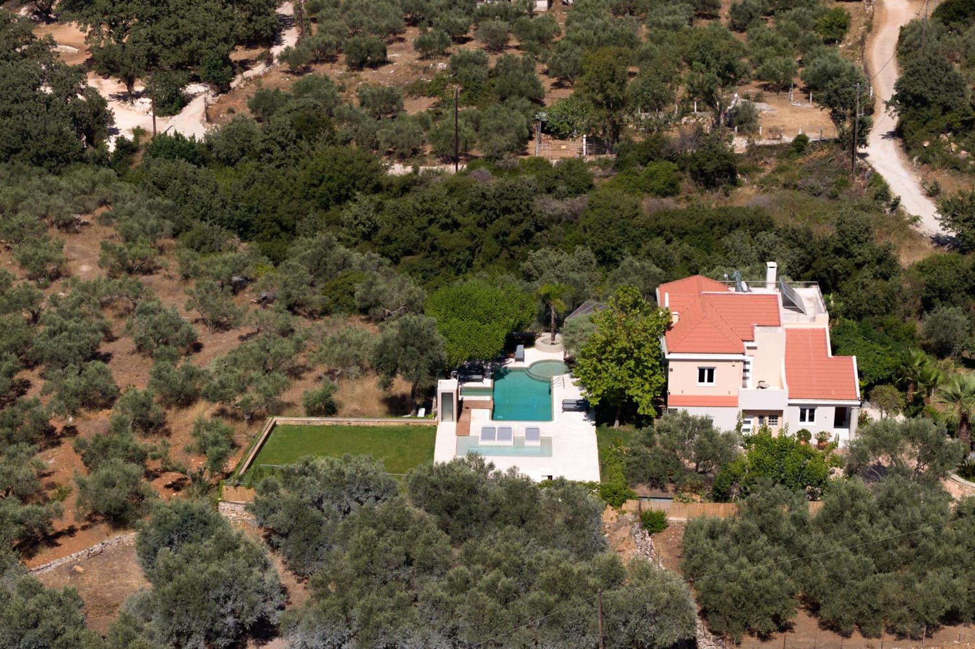Thetree Villa, With Heated Pool & Spa Whirlpool Gállos Exterior foto